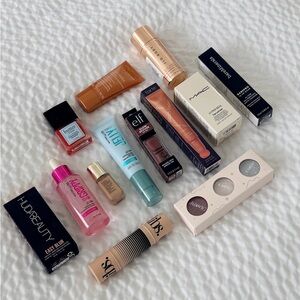 HUDA BEAUTY Easy Blur Makeup Primer in Black